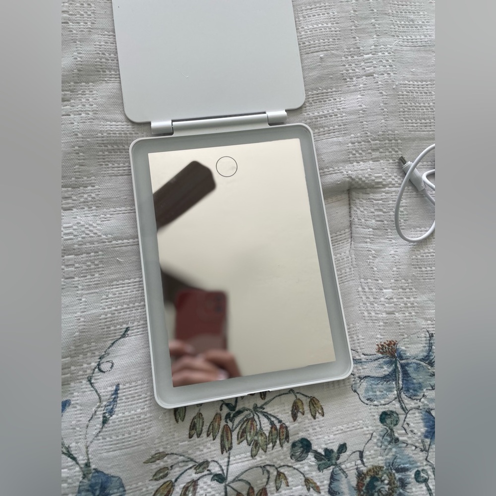 White Light up Travel Cosmetic Mirror